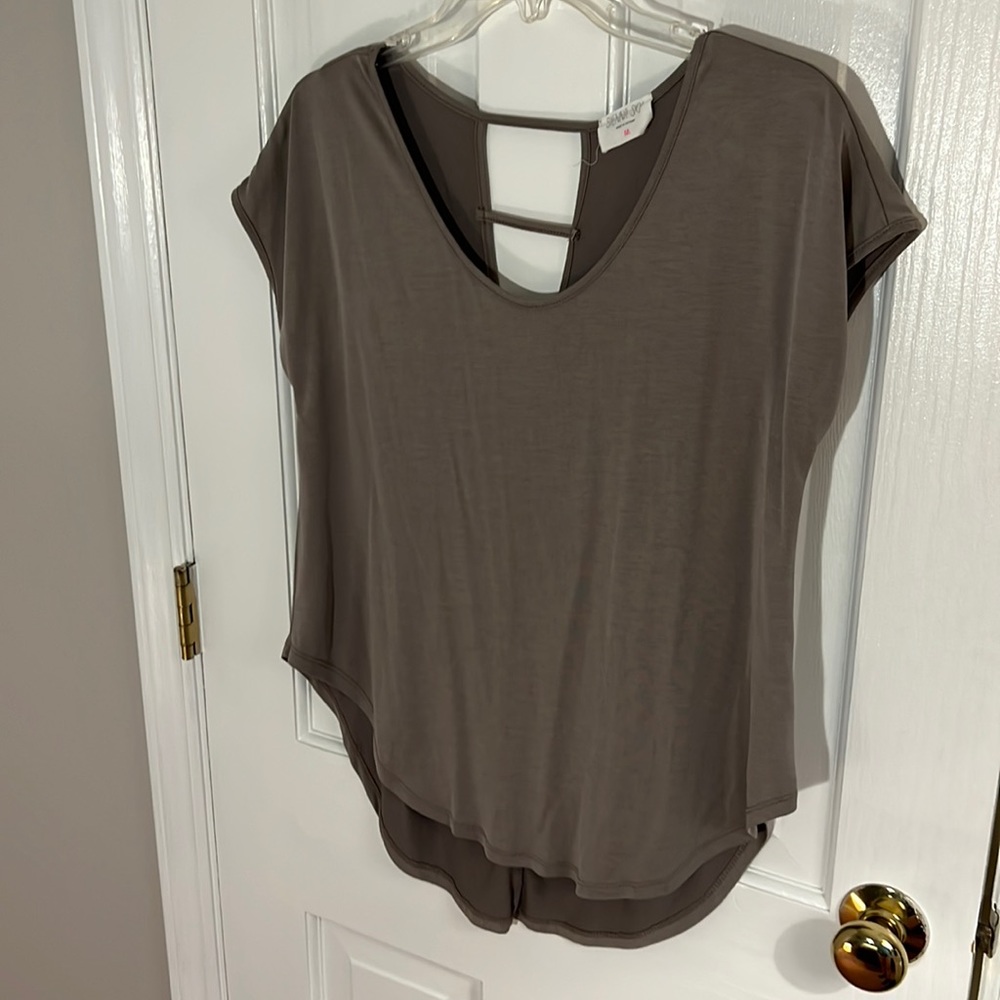 Casual Gray top with a cut out back.